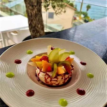 Calavita Rooftop & Hotel San-Martino-di-Lota