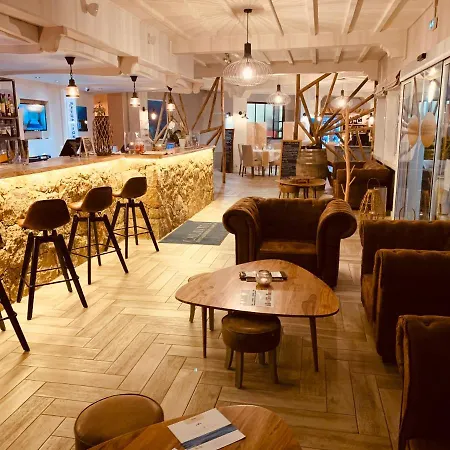 Calavita Rooftop & Hotel San-Martino-di-Lota