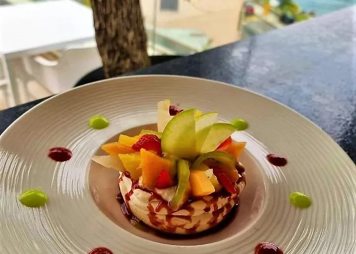 Calavita Rooftop & Hotell San-Martino-di-Lota