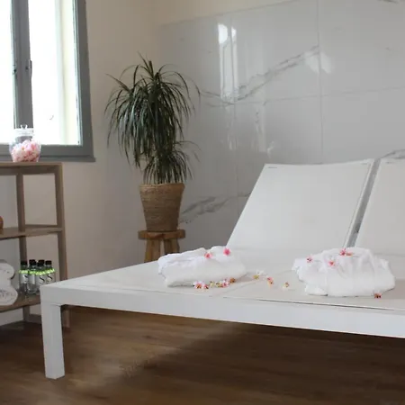 Calavita Rooftop & Ξενοδοχείο 4*