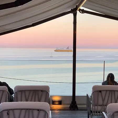 Ξενοδοχείο Calavita Rooftop & 4*