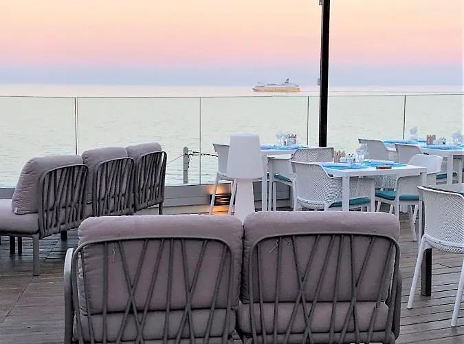 Calavita Rooftop & 4* San-Martino-di-Lota