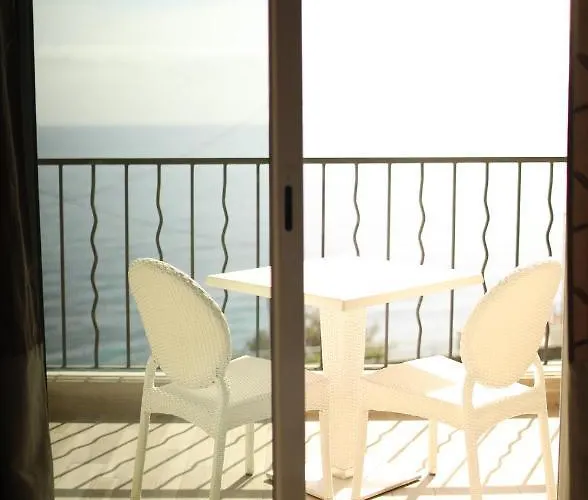 Calavita Rooftop & 4* San-Martino-di-Lota