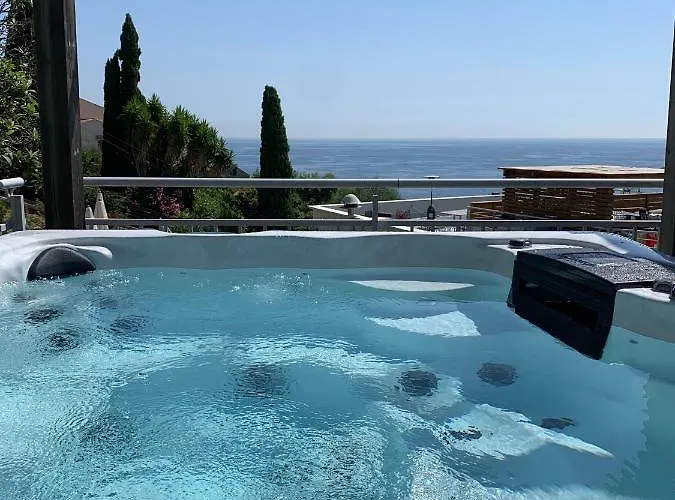 Hotel Calavita Rooftop & San-Martino-di-Lota